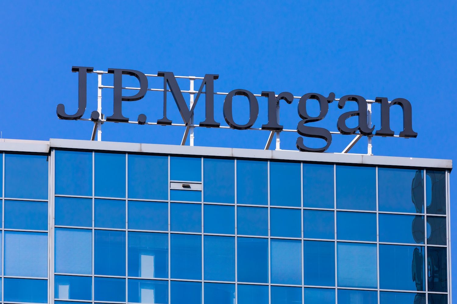 J.P. Morganはブロックチェーン導入の先駆者の一人です, Konektus Photo/Shutterstock